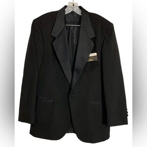 Men’s Oscar de la Renta black 1 button tuxedo jacket. EUC. size 42.